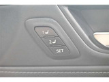 パワーシートのメモリー機能付きで他の方が乗ったり室内清掃で動かしてもボタンを押せば快適なセッティングに元通りです
