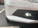 【LEDフォグランプ】霧や雨などの悪天候時に視界を確保するために自動車に取り付けられる補助灯です。ハロゲンなどの従来の光源と比べて明るく、視認性や安全性を向上させます!!