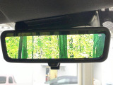 【デジタルインナーミラー】後席の大きな荷物や同乗者で後方が確認しづらい時でも安心!カメラが撮影した車両後方の映像をルームミラー内に表示。クリアな視界で状況の確認が可能です!