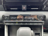 左右独立温度コントロールフルオートエアコンです。運転席、助手席それぞれで独立して温度設定ができます。冷え性の方が乗っても安心ですね♪