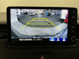 後方の距離感や障害物を、モニター越しに教えてくれる機能です。見えにくい場所を確認できる安心感が、落ち着いたハンドル操作を支えます。
