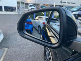 【BMWミラー】視認性の高いスタイリッシュなミラー。自動防眩機能も付いており夜間のドライビングをサポートします。