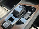 電動ブレーキ&オートホールドでブレーキ力を自動でキープ信号待ちなどの停車時に、ブレーキペダルを踏み続けていなくても自動的にブレーキ力がキープ。ペダルを踏み続けることによる足の疲れを緩和します。