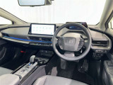 運転席まわりです。 各操作スイッチは使いやすい位置に配置されてます。