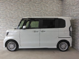 オプションになりますが、ボディーコーティングもご用意しております。新車の輝きに近づき、洗車などのお手入れも楽になりますよ。