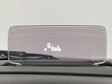 【ヘッドアップディスプレイ】 運転中の視線移動が少なく、車両情報を確認することができます。