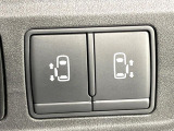 【両側パワースライドドア】スマートキーや運転席のスイッチで後席両側スライドドアの開閉が可能♪電動だから力を入れてドアを開ける必要が無く、小さなお子様でも簡単に開け閉めでき快適です♪