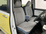 【運転席・助手席】内装ルームクリーニング済みです。しっかり綺麗にしていますので、是非、お確かめください。車に自信があるからこそ、是非一度ご来店頂き内外装も見てもらえると幸いです。