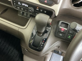 発進時から滑らかに加速する無段階変速のCVTはストップ&ゴーの多い街の中も快適です
