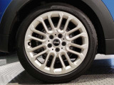 BMW純正アルミホイールです。納車時にはアルミホイールコーティングも承っております!是非ご検討下さいませ。