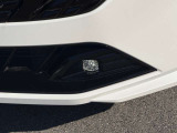 【LEDフォグランプ】霧や雨などの悪天候時に視界を確保するために自動車に取り付けられる補助灯です。ハロゲンなどの従来の光源と比べて明るく、視認性や安全性を向上させます!!