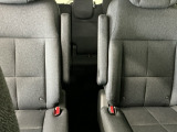 車外に出なくても運転席から3列目シートまで移動が可能です。子育てや荷物が多いときなど利便性が高いです