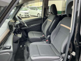 運転席と助手席の乗り換えが楽にできます