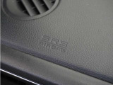◆助手席エアバッグ◆SRSエアバッグは、シートベルトだけでは防ぎきれない衝突時の衝撃から乗員を守るための安全装置。衝突時に瞬時に膨らみ、頭部や胸部がダッシュボードに直接衝突するのを防ぎます。
