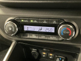 【オートエアコン】AUTOボタンを押してお好みの温度を設定!快適な室温でドライブをお楽しみいただけます♪