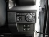 スマートキーを携帯していればキーを取り出さずにドアを施錠&解錠。クルマの始動も可能です。