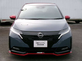 NISMO専用フロントグリル・フロントバンパー・エンブレム。