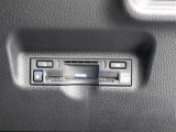 高速道路上に設置されたITSスポットと双方向通信を行うETC2.0ユニットは、ETC機能に加え、安全運転をサポートする交通情報を提供します。