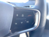 【ステアリングスイッチ】運転中、前方から目線をそらさずにオーディオ等の操作ができるよう、適切に配置されたスイッチ類。安心&快適なドライブを演出してくれる便利な機能です。