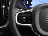 前方車を自動追従するアダプティブクルーズコントロールに加え、ステアリング操舵も行う進化型クルーズ『パイロットアシスト』を搭載。車体を車線内へと適正に維持しつつ先行車を忠実に追従します。