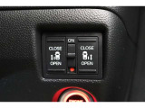 両側電動スライドドアはドアの直接操作以外にも運転席からのスイッチ操作やリモコン操作でも開閉が可能!狭い駐車場などでもドアの開閉が楽々・安心ですね!
