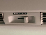 【サーキュレーター】エアコンの風を後部座席まで届けてくれ、広い車内空間でも素早く快適な温度になります♪真夏や真冬に便利な機能です。