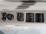 全てのドアガラスを運転席での操作が可能!窓を開けて走るドライブも気持ちがいいですよね!!♪