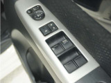 ◆パワーウィンドウスイッチ◆運転席から全席の窓の開閉操作を行うことが出来いつでも換気ができます!