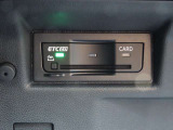 助手席グローブボックス内にビルトイン収納されたETC2.0になります。