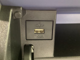 ソケット類も充実☆対応のケーブルがあれば車内でスマホなどの充電が可能です☆