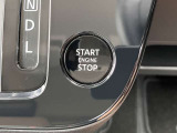プッシュエンジンスターター。ブレーキを踏みながらボタンをプッシュするだけでエンジンがかけられます。