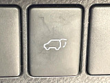 【パワーバックドア】スマートキーや運転席のボタンを押すだけでリアゲートが自動で開閉します!荷物を持っている時や、高い位置にあるバックドアを閉める際に便利な機能です♪
