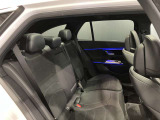 この後席に座る方のための車両です。非常時には、電動対面シートを使用いたします。