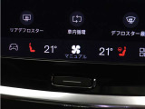 Google搭載によりさまざまな機能をハンズフリー操作できます。フロントにはシートヒーター&シートエアコン、ステアリングホイールヒーターを装備!北欧スウェーデン発祥のブランドならではのオプションです。