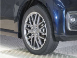 ◆純正アルミホイール装着車◆これで足元まわりも、おしゃれにきまります!