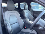 VOLVOのシートは人間工学に基づいた設計となっており、長時間の運転でも疲れにくいと定評があります。当店ではモデルにより試乗可能なお車もご用意しておりますので、ぜひ座り心地をご体感ください。