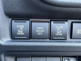 両側電動スライドドアのスイッチ付です。車内からもスイッチひとつで楽にドアの開閉が可能です。電動なので開閉時に力を使う必要がなく、半ドアになることもありません!