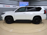 プラドはトヨタの中型SUV「ランドクルーザープラド」の通称で、街乗りやファミリーユースにも適した本格クロカンSUVです。