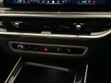 各スイッチ類は運転席に向けて配置されドライバーが操作しやすくなってます。