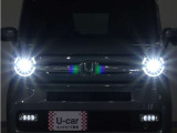 LEDヘッドライト(オートハイビーム機能付)が搭載されており、遠くまで明るく均一に照らし、高速道路等での安心感が向上しております。
