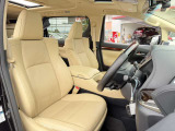 運転席シート廻りは使用感も少なく、良好な状態となっています。前オーナー様が丁寧に使っていたことがよくわかりますね。
