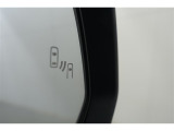 ★ブラインドスポットモニター付きです、隣の車線を走る車両をレーダーで検知、ドアミラーでは確認しにくい後側方エリアの車両をお知らせいたします。