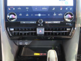 左右独立温度コントロールフルオートエアコンです。運転席、助手席それぞれで独立して温度設定ができます。冷え性の方が乗っても安心ですね♪