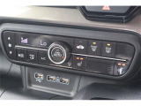 オートエアコン付です。簡単操作で快適に車内温度をコントロールします。