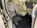 後席をはね上げれば、「もうひとつの荷室」が生まれます。