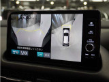 ◆マルチビューカメラシステム◆運転席から見づらい前後左右を、ナビ画面の映像で確認。見通しの悪い交差点や狭い道でのすれ違い、駐車などをサポートします。