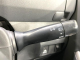 【オートライト】周りの明るさに応じて自動でヘッドライトの点灯・消灯ができる機能です!ライトの付け忘れ・消し忘れなどが無くなり、雨の日や夕方の走行も安心!トンネル通過時も便利ですね♪