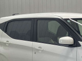プラスチックバイザーがない分デザインもすっきり★洗車の時の窓拭きもラクラクです!