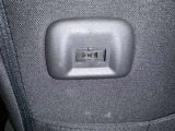 後部座席用の充電用USBポート付きです。