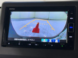 リアカメラ付きです。駐車の際、これがあれば車庫入れに自信が無い方も安心です!一度使うと手放せない必須装備です!